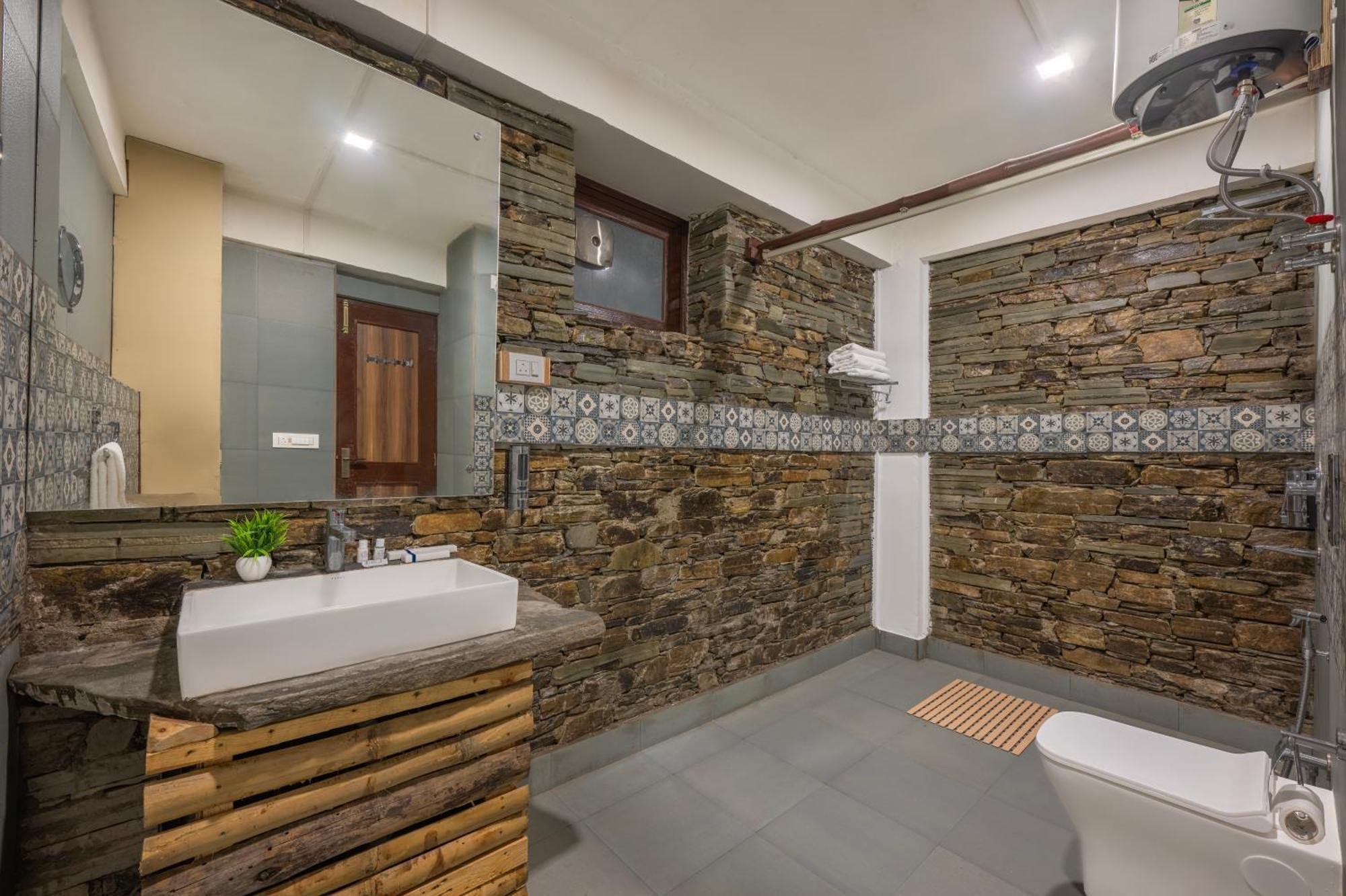Hotel Wood Winds - A Best Valley View Hotel Shimla Exterior photo